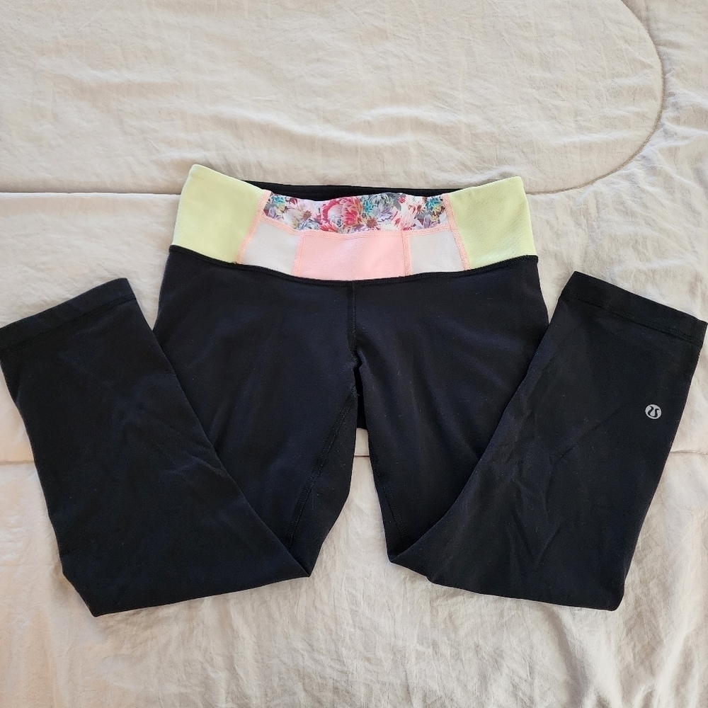 Lululemon Black Cropped Leggings Floral Colorblock Waistband Size 6